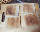 Foto del paso 1 de la receta: Tostas de tomate aliñado y queso fresco