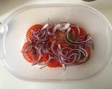 Paradicsom saláta lilahagymával recept fázis 5 fotója