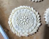 عکس مرحله 9 از دستور شیرینی کلمپه کرمان (شیرینی عید نوروز) (Kolompeh Sweets)