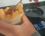 Foto del paso 2 de la receta: Torrijas rellenas de mermelada y crema de cacahuete