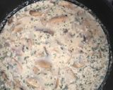 รูปขั้นตอนการทำที่ 3 ของ Chicken Breast with creamy white wine sauce and herbs