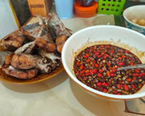 Foto langkah ke 4 dari resep Ikan Goreng Siram Kuah Kecap Pedas.