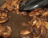 A picture of step 3 of Penne ai funghi (Penne in Mushroom Sauce).