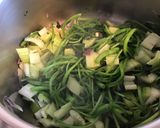 Une image de l'étape 7 de Potage de cresson,pommes de terre prunelle et céleri branche à la crème et épices italiennes.