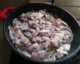Foto del paso 4 de la receta: Calamares 🦑 en salsa