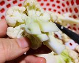 Hình bước làm 1 của món Thịt bò Fuji xào súp lơ và đậu rồng