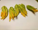 Deep fried pumpkin flowers recipe step 1 photo