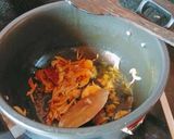 A picture of step 3 of Chicken tehari.