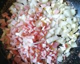 Foto del paso 2 de la receta: Homelette de salteado de panceta, cebolla y ajo