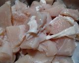 รูปขั้นตอนการทำที่ 2 ของ ผัดไก่น้ำมันหอยใส่แครอท