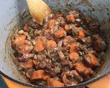 Une image de l'étape 12 de Rôti de cerf mariné, lard et carottes.