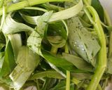 Foto langkah ke 1 dari resep Cah Kangkung Tempe.