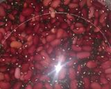 A picture of step 1 of Dal Makhani.