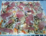 Foto del paso 4 de la receta Pizza con setas shiitake, cebolla y jamón