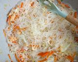Foto langkah ke 4 dari resep Bihun Goreng Putih.