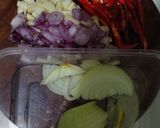 Foto langkah ke 1 dari resep Telur ceplok pedas manis.