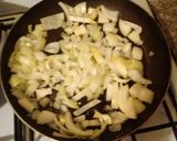Foto del paso 2 de la receta: Tortilla de papas y acelga