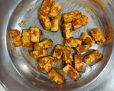 A picture of step 1 of Paneer tikka pizza.