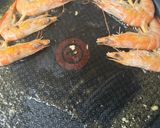 Une image de l'étape 5 de Riz safrané et ses brochettes de gambas sautées au citron.