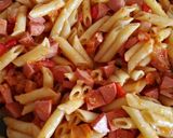 Foto del paso 2 de la receta Macarrones con salchichas de pavo, tomate y queso 🍝
