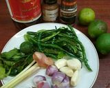 Foto langkah ke 1 dari resep Chicken Green Curry.