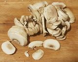 Foto del paso 6 de la receta: Chipironcitos marinados en Miso Cítrico con cebolla y champiñón