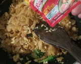 Foto langkah ke 7 dari resep Kwetiau Sosis.