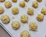 Foto langkah ke 5 dari resep Cheesy Nutella Thumbprint Cookies.