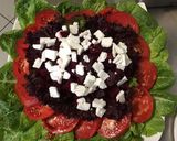 Une image de l'étape 9 de Salade de romaine aux betteraves rouges, tomates, frisée rouge et feta.