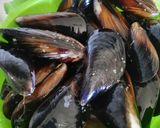 Foto del paso 1 de la receta: Mejillones en salsa picante