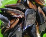 Foto del paso 1 de la receta: Mejillones en salsa picante