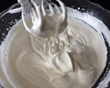A picture of step 3 of Strawberries with Chantilly Cream and Chocolate.
