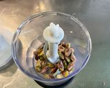 Une image de l'étape 24 de Lentilles corail aux saucisses, légumes, pistaches et coriandre.