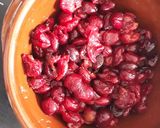 Une image de l'étape 2 de Crumble aux cerises et spéculoos.
