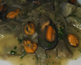 Foto del paso 6 de la receta: Alcachofas con mejillones en salsa verde