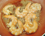Foto del paso 4 de la receta: Crema de champiñones con brocheta de marisco