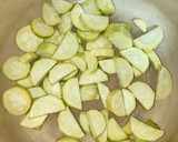 Foto del paso 1 de la receta: Guiso de Zapallo Italiano con Arroz y Papas Fritas a Cuadros