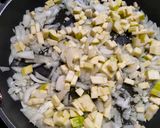 Foto del paso 2 de la receta: Tagliatele (pasta fresca) con langostinos y calabacín