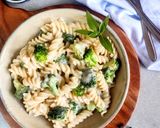 A picture of step 9 of Broccoli pasta in white garlic sauce.
