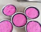 Foto langkah ke 4 dari resep Bolu kukus buah naga.