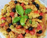 Foto del passaggio 6 della ricetta Branzino e gallinella su pane carasau e letto di pomodori, olive e basilico