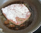 Foto del paso 6 de la receta: Escalopines de ternera con salsa de cebolla caramelizada y reducción de Pedro Ximénez
