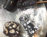 A picture of step 3 of Makhana choco candy.