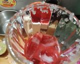A picture of step 5 of Strawberry grapes mocktail.