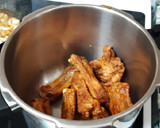 Foto del paso 2 de la receta: Costillas guisadas con toque de brandy