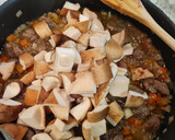 Foto del paso 4 de la receta: Estofado de ternera con shiitake y boniatos