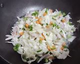 A picture of step 3 of Chinese Macaroni.