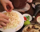 一鍋三菜 Part2~栗子炊飯&酸辣涼拌雞絲&暖心洋蔥雞湯【WMF 6.5L Fusiontec 快力鍋】的食譜步驟14照片