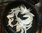 Foto del paso 2 de la receta: Pulpitos con cebolla dorada y acompañamiento (arroz)
