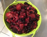 Une image de l'étape 1 de Tarte aux fruits rouges du jardin (groseilles, fraises, framboises, mûres et cassis).